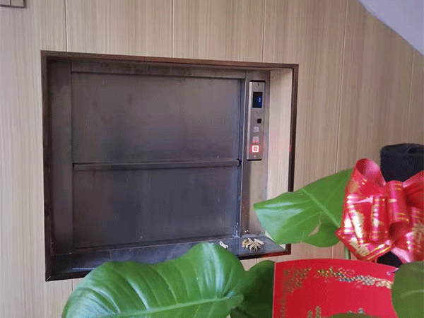 傳菜電梯